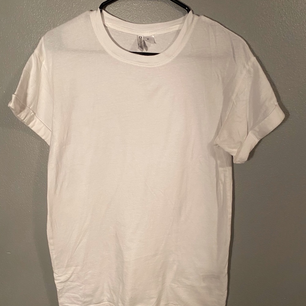 •White T-Shirt w/ rolled sleeves